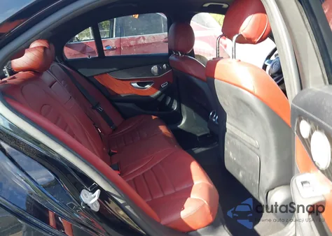 2015 Mercedes-Benz C 300 Sport z USA, uszkodzony, nr VIN 55SWF4JB8FU065428